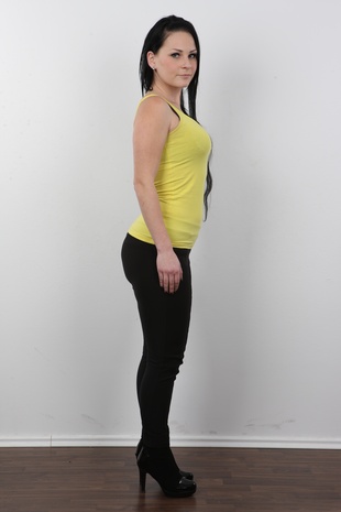 3. Download full pics of model Joana (23) from czechcasting.com