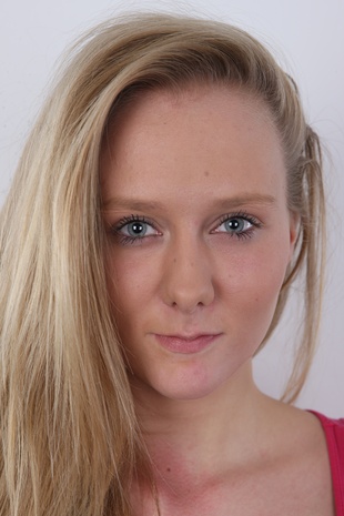 1. Download full pics of model Nikola (18) from czechcasting.com