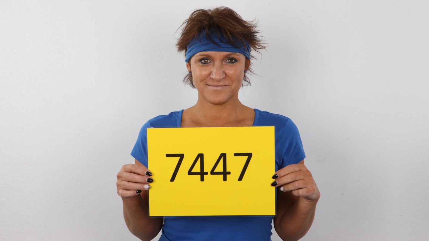 Ivana (49)