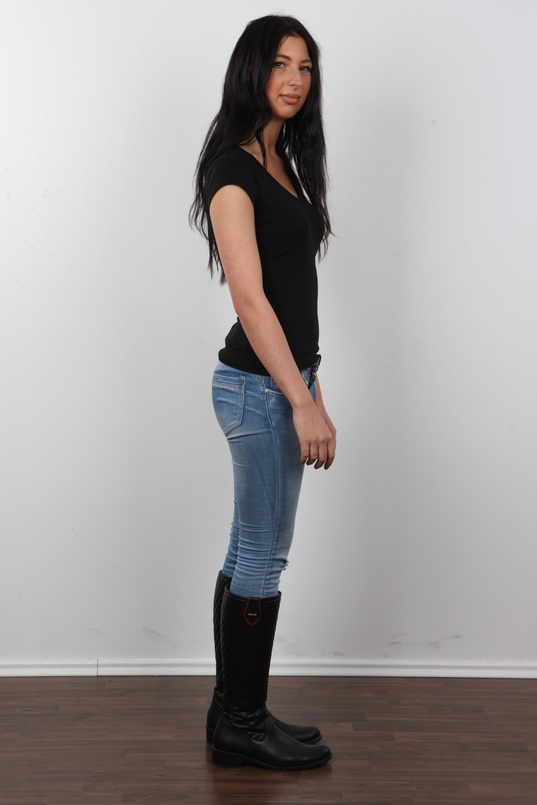 3. Download full pics of Klara (20) from czechcasting.com