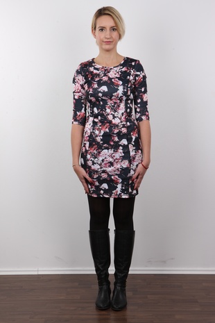 2. Download full pics of model Eva (25) from czechcasting.com