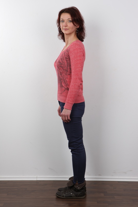 3. Download full pics of Hana (41) from czechcasting.com