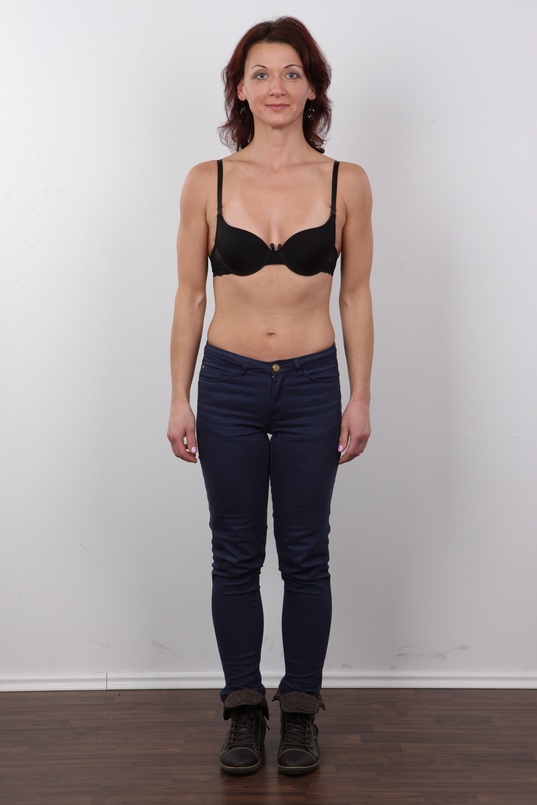 4. Download full pics of Hana (41) from czechcasting.com