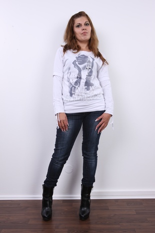 2. Download full pics of model Denisa (30) from czechcasting.com