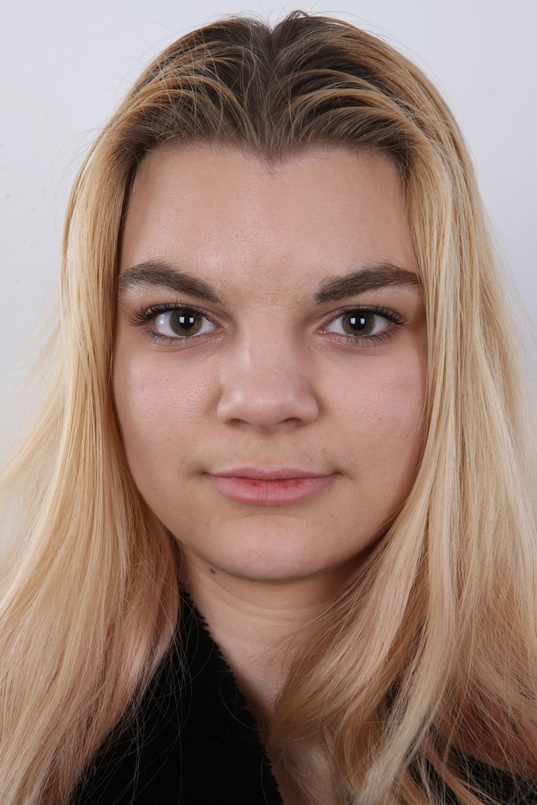 1. Download full pics of Aneta (18) from czechcasting.com