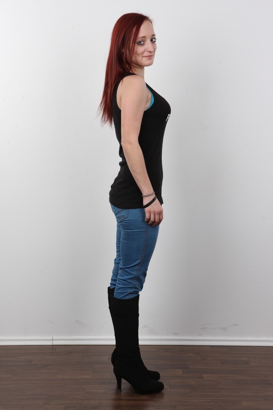 5. Download full pics of Lenka (24) from czechcasting.com