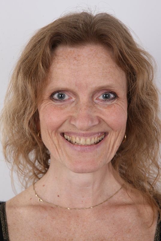 1. Download full pics of Radka (49) from czechcasting.com