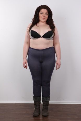 4. Download full pics of model Zuzka (25) from czechcasting.com