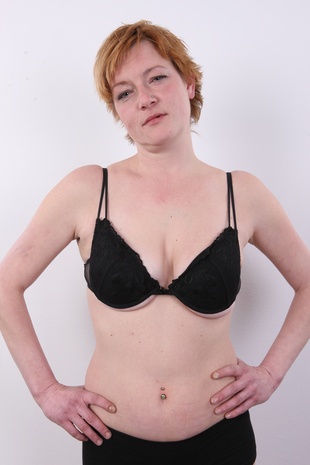 5. Download full pics of model Iva (34) from czechcasting.com