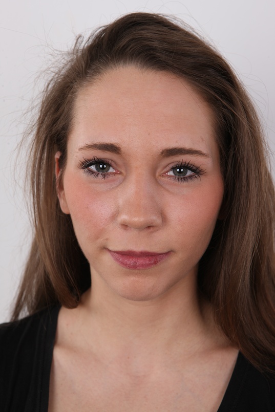 1. Download full pics of Lucka (23) from czechcasting.com