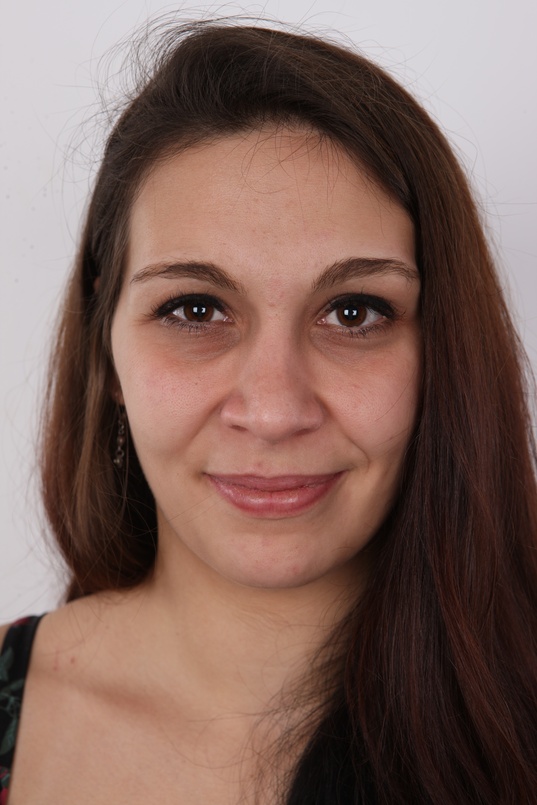 1. Download full pics of Jarka (23) from czechcasting.com