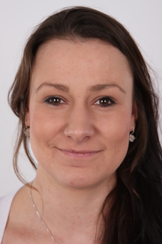 1. Download full pics of Katerina (25) from czechcasting.com