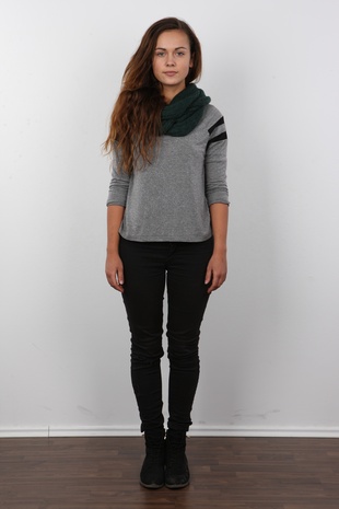 2. Download full pics of model Sabina (22) from czechcasting.com