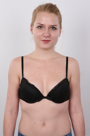 6. Download full pics of model Tena (20) from czechcasting.com