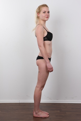 8. Download full pics of model Tena (20) from czechcasting.com