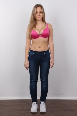 4. Download full pics of model Katerina (18) from czechcasting.com