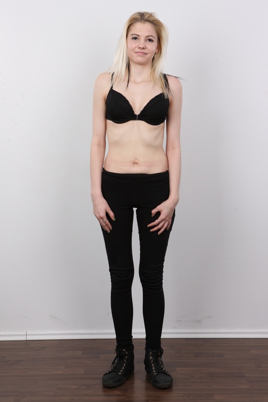 4. Download full pics of Jolana (20) from czechcasting.com