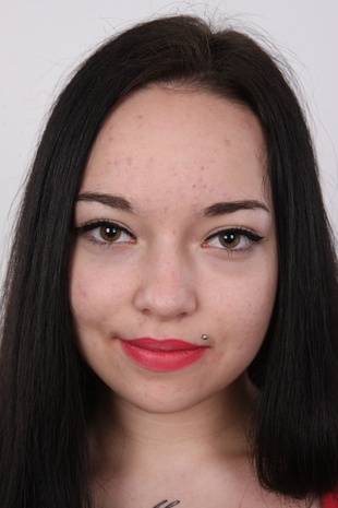 1. Download full pics of model Adriana (18) from czechcasting.com