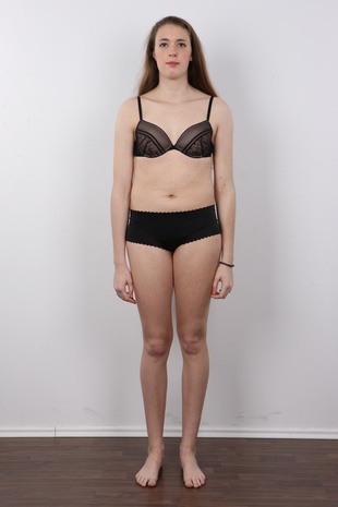7. Download full pics of model Alena (18) from czechcasting.com