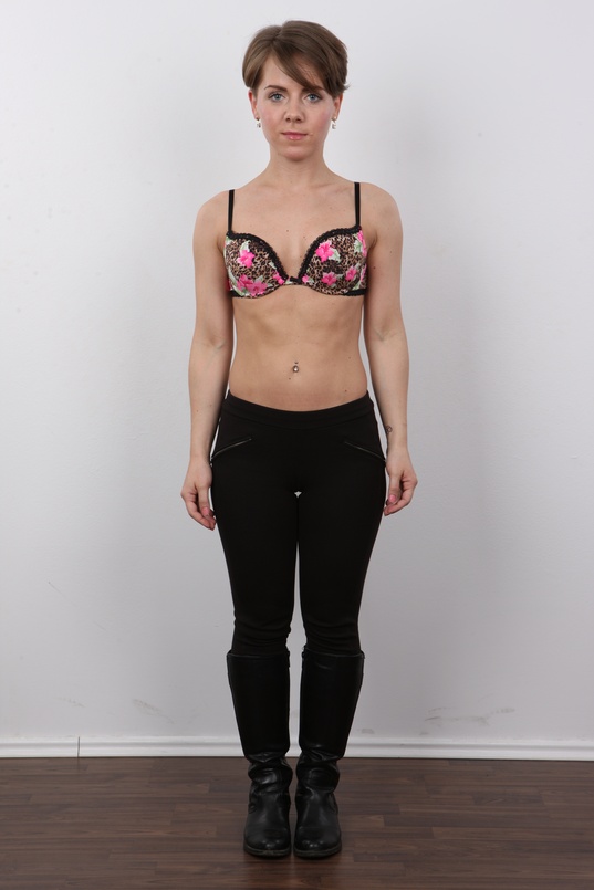 4. Download full pics of Ala (30) from czechcasting.com