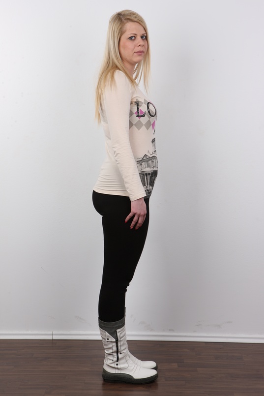 3. Download full pics of Bela (29) from czechcasting.com