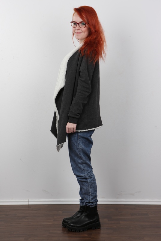 3. Download full pics of Aneta (22) from czechcasting.com