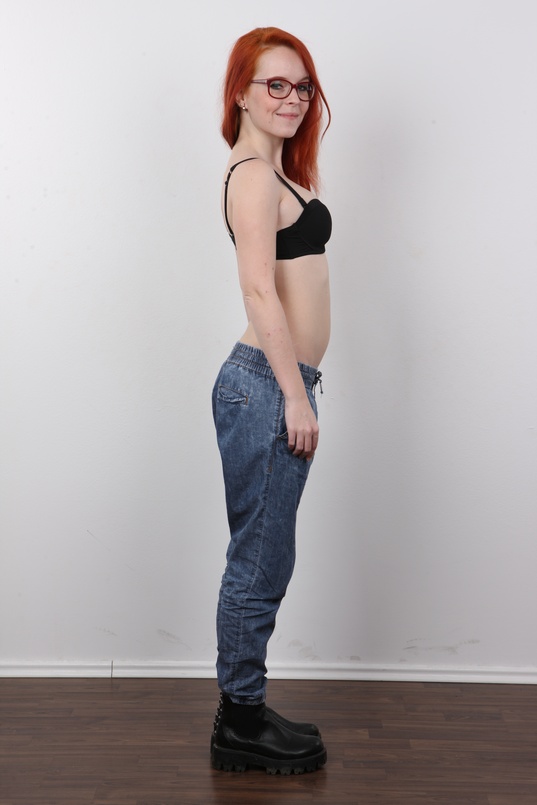 5. Download full pics of Aneta (22) from czechcasting.com