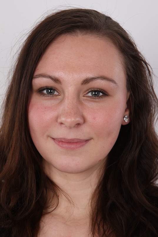 1. Download full pics of Andrea (24) from czechcasting.com