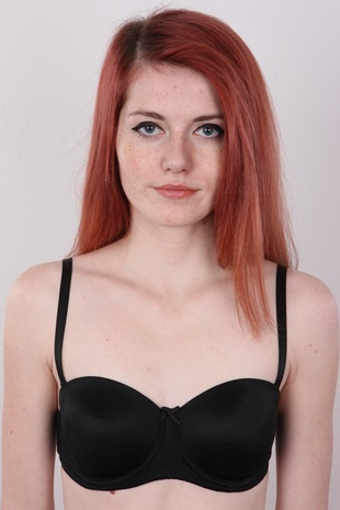 6. Download full pics of model Svetlana (19) from czechcasting.com