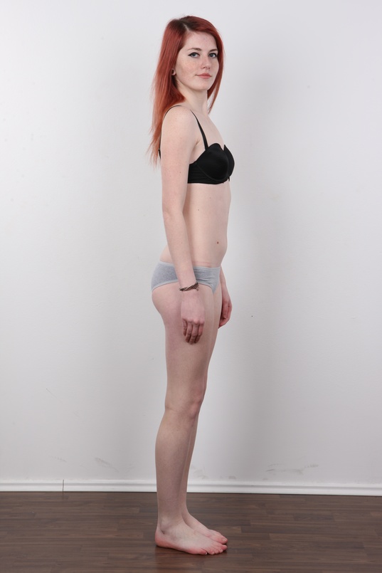 8. Download full pics of Svetlana (19) from czechcasting.com