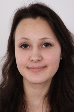 1. Download full pics of model Radka (18) from czechcasting.com