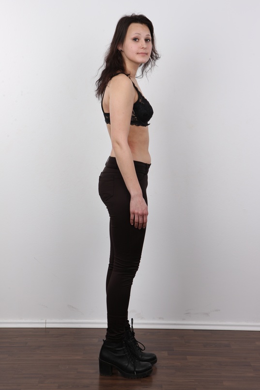 4. Download full pics of Radka (18) from czechcasting.com