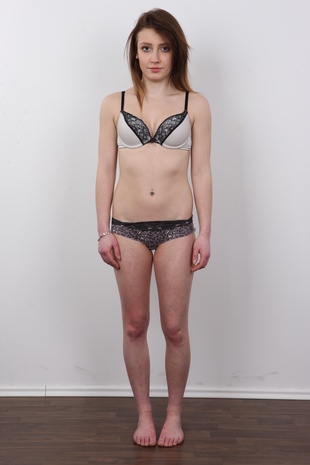 7. Download full pics of model Denisa (19) from czechcasting.com