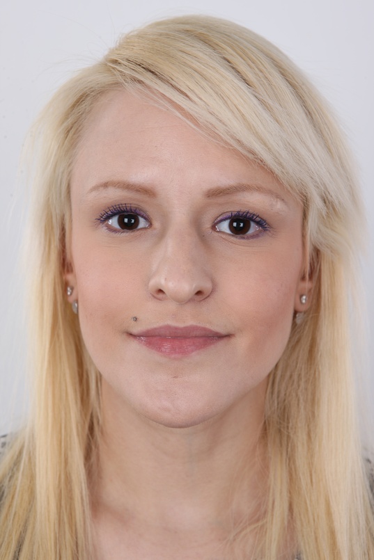 1. Download full pics of Marketa (27) from czechcasting.com