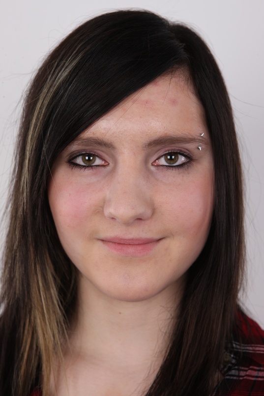 1. Download full pics of Barbora (18) from czechcasting.com