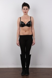 4. Download full pics of Monika (28) from czechcasting.com