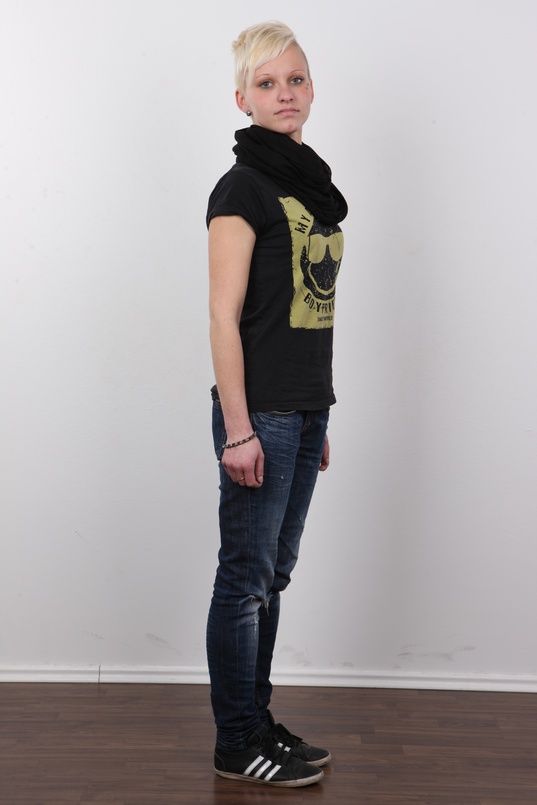 3. Download full pics of Lucie (23) from czechcasting.com