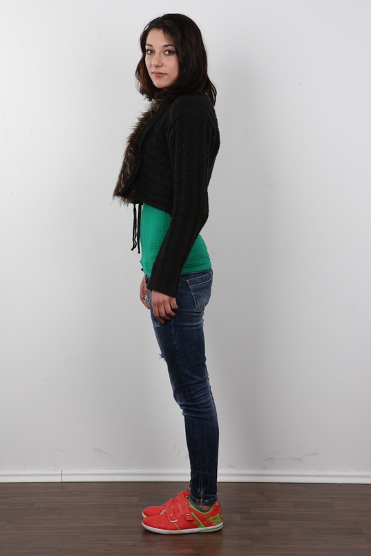 3. Download full pics of Tereza (21) from czechcasting.com