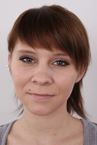 1. Download full pics of model Kristyna (21) from czechcasting.com