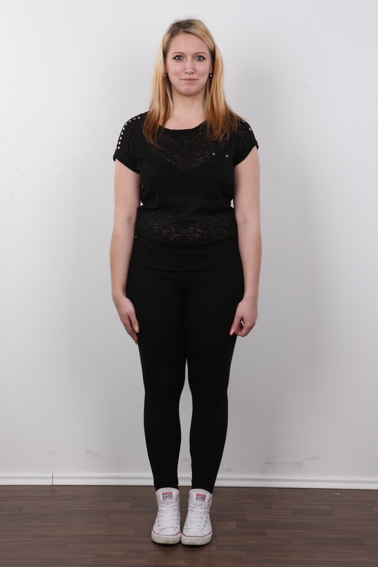 2. Download full pics of Nikol (22) from czechcasting.com