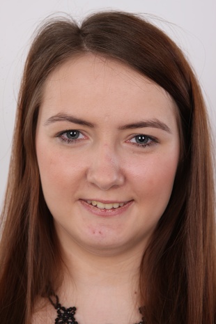 1. Download full pics of model Kristyna (20) from czechcasting.com