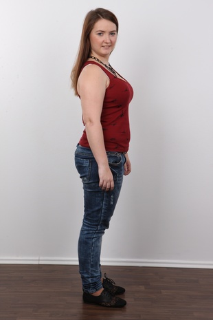 3. Download full pics of model Kristyna (20) from czechcasting.com