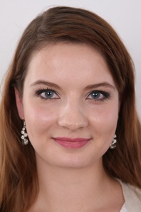 1. Download full pics of Darina (22) from czechcasting.com