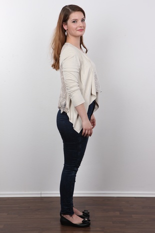 3. Download full pics of model Darina (22) from czechcasting.com