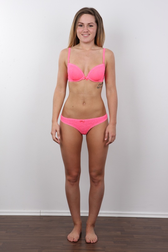 7. Download full pics of Sara (21) from czechcasting.com