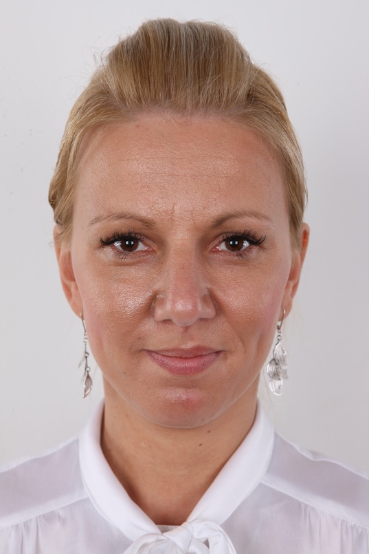 1. Download full pics of Lucie (32) from czechcasting.com