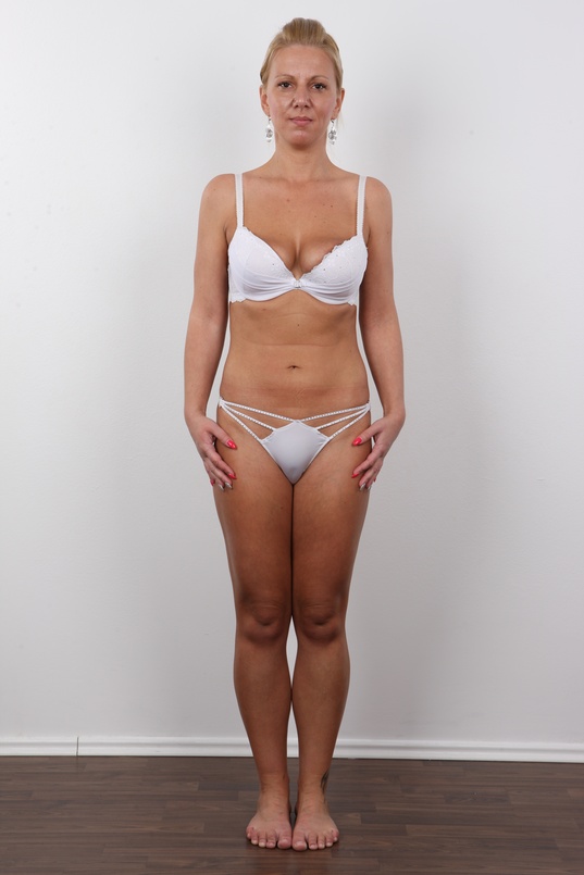 7. Download full pics of Lucie (32) from czechcasting.com