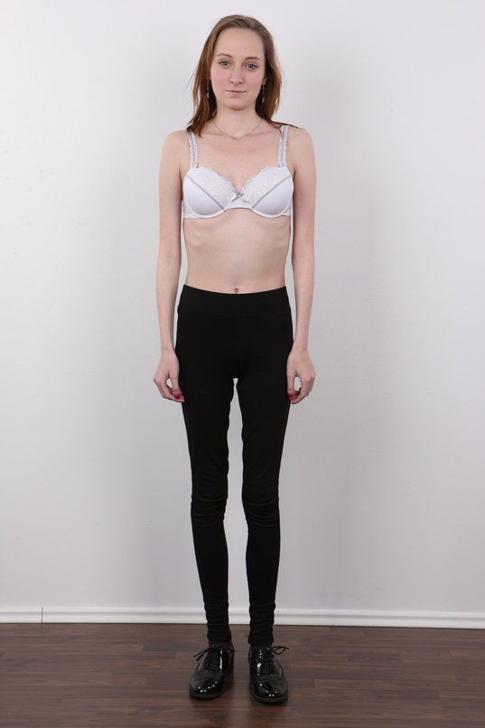 4. Download full pics of Nikola (20) from czechcasting.com