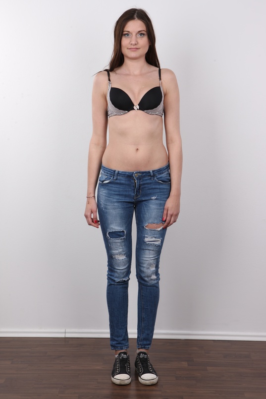 4. Download full pics of Lucie (22) from czechcasting.com