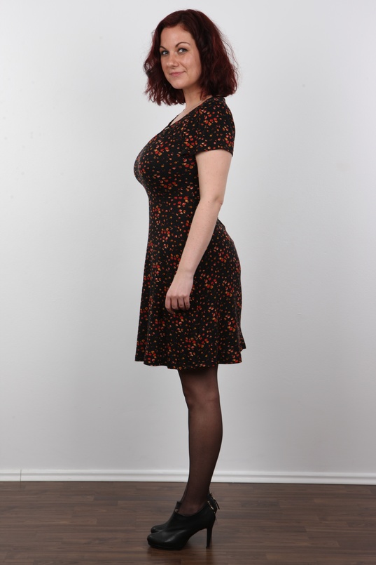 3. Download full pics of Karolina (29) from czechcasting.com